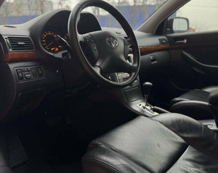 Черный Тойота Авенсис, объемом двигателя 1.79 л и пробегом 243 тыс. км за 7500 $, фото 16 на Automoto.ua