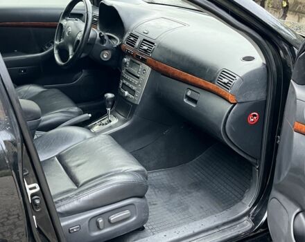 Черный Тойота Авенсис, объемом двигателя 1.8 л и пробегом 242 тыс. км за 6800 $, фото 9 на Automoto.ua