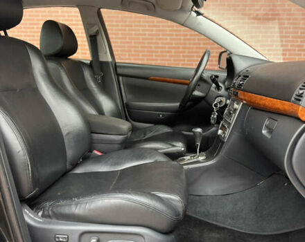 Черный Тойота Авенсис, объемом двигателя 1.79 л и пробегом 243 тыс. км за 7500 $, фото 13 на Automoto.ua