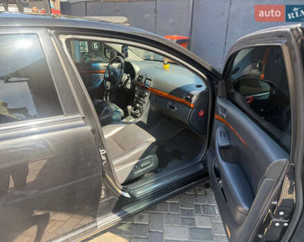 Чорний Тойота Авенсіс, об'ємом двигуна 2 л та пробігом 210 тис. км за 7500 $, фото 2 на Automoto.ua