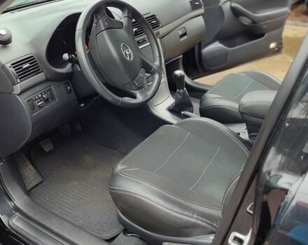 Черный Тойота Авенсис, объемом двигателя 1.8 л и пробегом 163 тыс. км за 8000 $, фото 8 на Automoto.ua