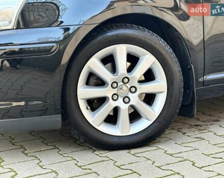 Чорний Тойота Авенсіс, об'ємом двигуна 1.8 л та пробігом 136 тис. км за 8300 $, фото 6 на Automoto.ua