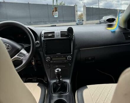 Чорний Тойота Авенсіс, об'ємом двигуна 1.6 л та пробігом 281 тис. км за 9600 $, фото 6 на Automoto.ua