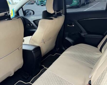 Чорний Тойота Авенсіс, об'ємом двигуна 1.6 л та пробігом 281 тис. км за 9600 $, фото 7 на Automoto.ua