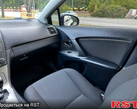 Черный Тойота Авенсис, объемом двигателя 1.8 л и пробегом 175 тыс. км за 9500 $, фото 7 на Automoto.ua