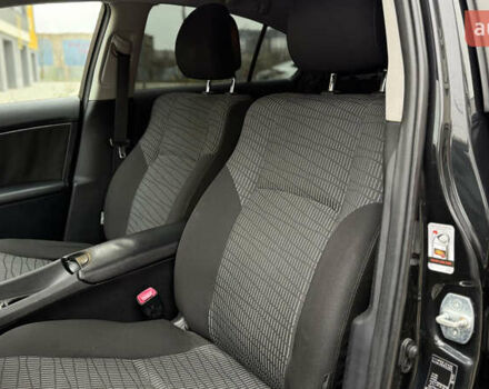 Черный Тойота Авенсис, объемом двигателя 2 л и пробегом 300 тыс. км за 8950 $, фото 27 на Automoto.ua