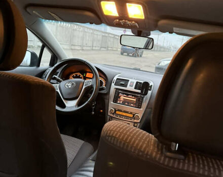 Чорний Тойота Авенсіс, об'ємом двигуна 2 л та пробігом 236 тис. км за 9999 $, фото 8 на Automoto.ua