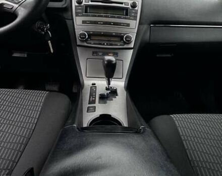 Черный Тойота Авенсис, объемом двигателя 1.8 л и пробегом 221 тыс. км за 7800 $, фото 10 на Automoto.ua