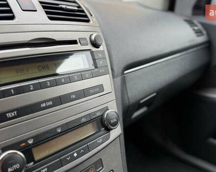 Черный Тойота Авенсис, объемом двигателя 2 л и пробегом 300 тыс. км за 8950 $, фото 28 на Automoto.ua