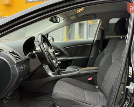 Черный Тойота Авенсис, объемом двигателя 2 л и пробегом 300 тыс. км за 8950 $, фото 24 на Automoto.ua