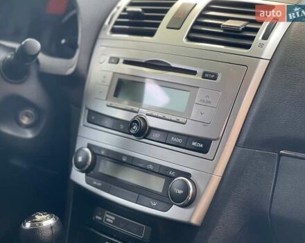 Черный Тойота Авенсис, объемом двигателя 2 л и пробегом 330 тыс. км за 10450 $, фото 7 на Automoto.ua