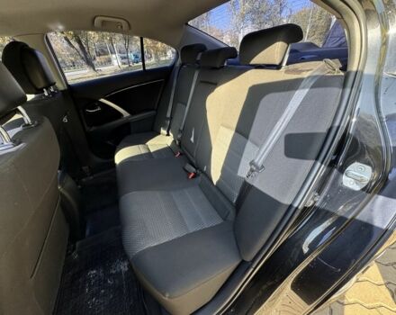 Черный Тойота Авенсис, объемом двигателя 1.8 л и пробегом 275 тыс. км за 10650 $, фото 9 на Automoto.ua