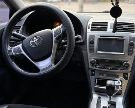Черный Тойота Авенсис, объемом двигателя 2 л и пробегом 225 тыс. км за 10800 $, фото 5 на Automoto.ua