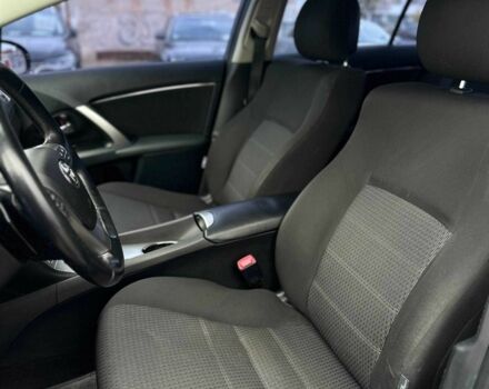 Черный Тойота Авенсис, объемом двигателя 1.8 л и пробегом 275 тыс. км за 10850 $, фото 6 на Automoto.ua