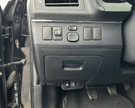 Черный Тойота Авенсис, объемом двигателя 1.8 л и пробегом 252 тыс. км за 12300 $, фото 5 на Automoto.ua