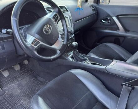 Черный Тойота Авенсис, объемом двигателя 2 л и пробегом 130 тыс. км за 10900 $, фото 4 на Automoto.ua