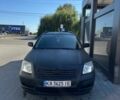 Черный Тойота Авенсис, объемом двигателя 2 л и пробегом 390 тыс. км за 6000 $, фото 1 на Automoto.ua