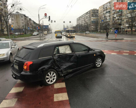 Чорний Тойота Авенсіс, об'ємом двигуна 2 л та пробігом 320 тис. км за 3700 $, фото 5 на Automoto.ua