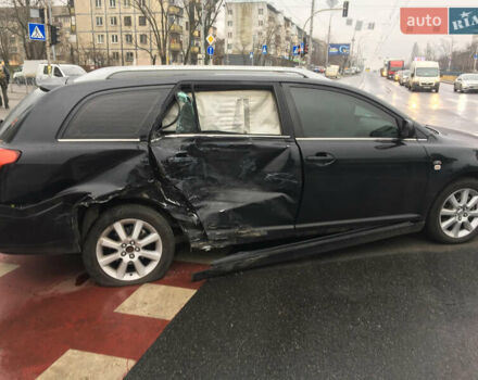 Чорний Тойота Авенсіс, об'ємом двигуна 2 л та пробігом 320 тис. км за 3700 $, фото 6 на Automoto.ua