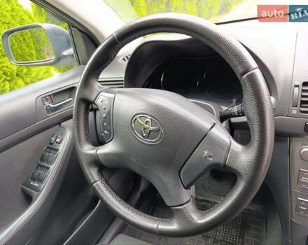 Черный Тойота Авенсис, объемом двигателя 1.8 л и пробегом 217 тыс. км за 6900 $, фото 5 на Automoto.ua