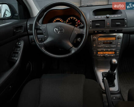 Чорний Тойота Авенсіс, об'ємом двигуна 1.8 л та пробігом 250 тис. км за 5700 $, фото 4 на Automoto.ua