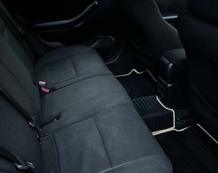 Черный Тойота Авенсис, объемом двигателя 2 л и пробегом 215 тыс. км за 5300 $, фото 12 на Automoto.ua