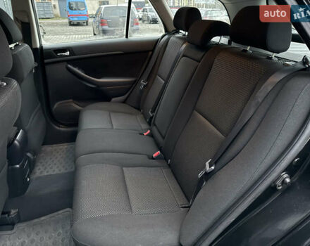 Чорний Тойота Авенсіс, об'ємом двигуна 1.8 л та пробігом 250 тис. км за 5700 $, фото 5 на Automoto.ua