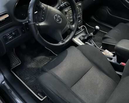 Черный Тойота Авенсис, объемом двигателя 2 л и пробегом 215 тыс. км за 5300 $, фото 7 на Automoto.ua