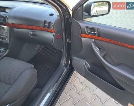 Чорний Тойота Авенсіс, об'ємом двигуна 2 л та пробігом 218 тис. км за 6500 $, фото 48 на Automoto.ua