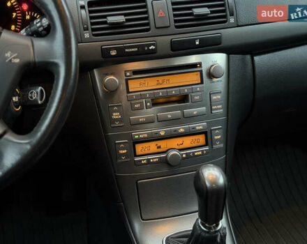 Чорний Тойота Авенсіс, об'ємом двигуна 1.8 л та пробігом 250 тис. км за 5700 $, фото 6 на Automoto.ua