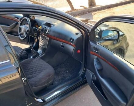 Чорний Тойота Авенсіс, об'ємом двигуна 2.2 л та пробігом 248 тис. км за 6650 $, фото 12 на Automoto.ua