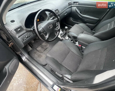 Черный Тойота Авенсис, объемом двигателя 1.79 л и пробегом 414 тыс. км за 5700 $, фото 7 на Automoto.ua