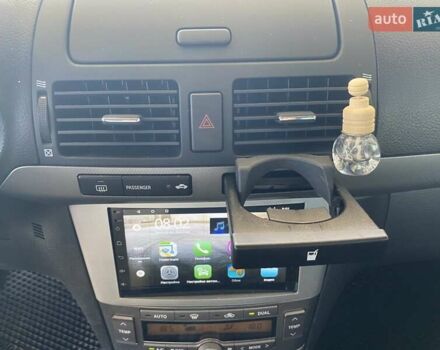 Черный Тойота Авенсис, объемом двигателя 2 л и пробегом 309 тыс. км за 7100 $, фото 22 на Automoto.ua