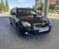 Черный Тойота Авенсис, объемом двигателя 2 л и пробегом 309 тыс. км за 7100 $, фото 2 на Automoto.ua
