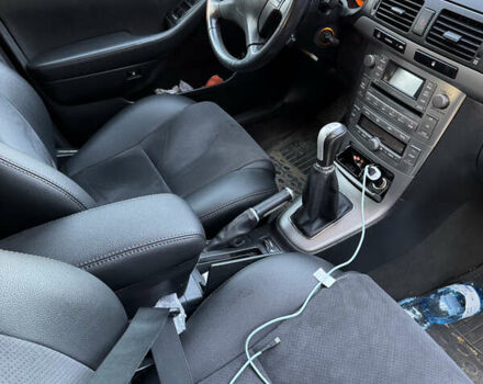 Черный Тойота Авенсис, объемом двигателя 2 л и пробегом 255 тыс. км за 6600 $, фото 13 на Automoto.ua