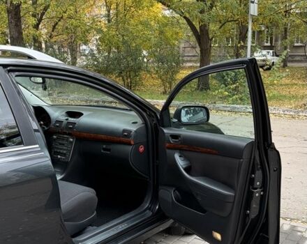 Черный Тойота Авенсис, объемом двигателя 2.2 л и пробегом 300 тыс. км за 3400 $, фото 17 на Automoto.ua