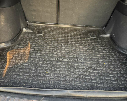 Черный Тойота Авенсис, объемом двигателя 2 л и пробегом 255 тыс. км за 6600 $, фото 14 на Automoto.ua