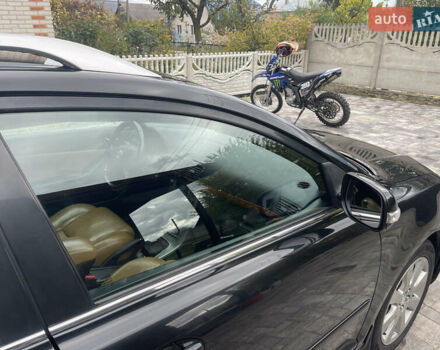 Черный Тойота Авенсис, объемом двигателя 2 л и пробегом 300 тыс. км за 6999 $, фото 10 на Automoto.ua