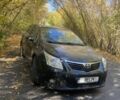 Черный Тойота Авенсис, объемом двигателя 2.2 л и пробегом 330 тыс. км за 7012 $, фото 1 на Automoto.ua