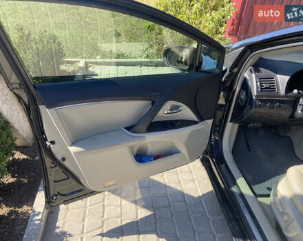 Черный Тойота Авенсис, объемом двигателя 2.2 л и пробегом 290 тыс. км за 7700 $, фото 4 на Automoto.ua