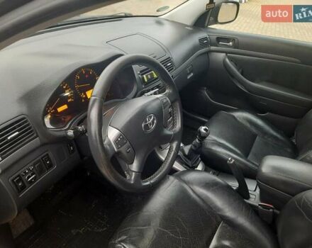 Черный Тойота Авенсис, объемом двигателя 2.2 л и пробегом 225 тыс. км за 7400 $, фото 5 на Automoto.ua