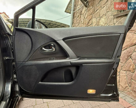 Черный Тойота Авенсис, объемом двигателя 2 л и пробегом 245 тыс. км за 8100 $, фото 32 на Automoto.ua