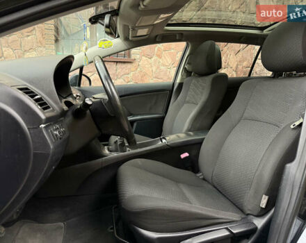 Черный Тойота Авенсис, объемом двигателя 2 л и пробегом 245 тыс. км за 8100 $, фото 21 на Automoto.ua