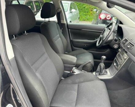 Чорний Тойота Авенсіс, об'ємом двигуна 1.8 л та пробігом 167 тис. км за 7700 $, фото 8 на Automoto.ua