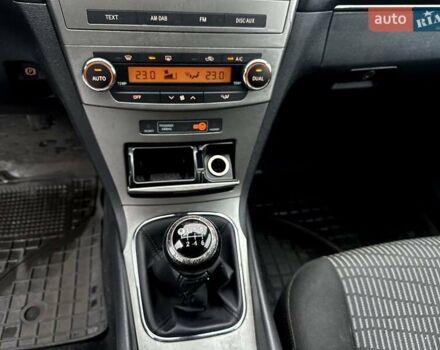 Черный Тойота Авенсис, объемом двигателя 1.8 л и пробегом 269 тыс. км за 8500 $, фото 10 на Automoto.ua