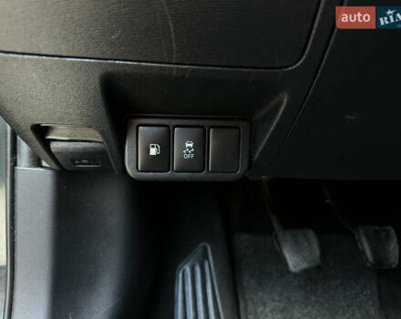 Черный Тойота Авенсис, объемом двигателя 1.6 л и пробегом 272 тыс. км за 8500 $, фото 29 на Automoto.ua