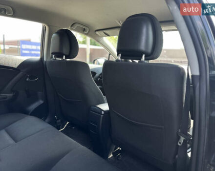 Черный Тойота Авенсис, объемом двигателя 1.6 л и пробегом 272 тыс. км за 8500 $, фото 45 на Automoto.ua