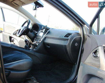 Черный Тойота Авенсис, объемом двигателя 2 л и пробегом 265 тыс. км за 14700 $, фото 16 на Automoto.ua