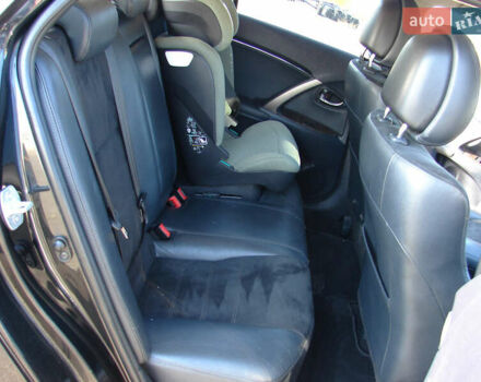 Черный Тойота Авенсис, объемом двигателя 2 л и пробегом 265 тыс. км за 14700 $, фото 15 на Automoto.ua