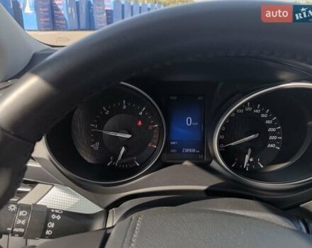 Чорний Тойота Авенсіс, об'ємом двигуна 2 л та пробігом 239 тис. км за 15500 $, фото 1 на Automoto.ua